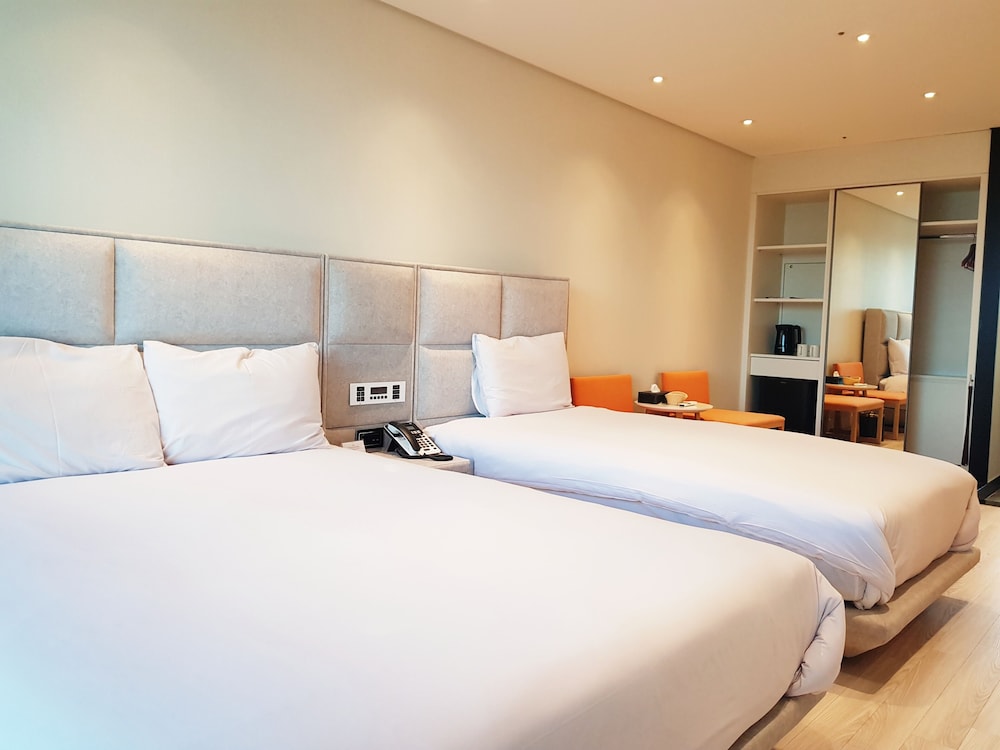 Standard Twin Room photo 2