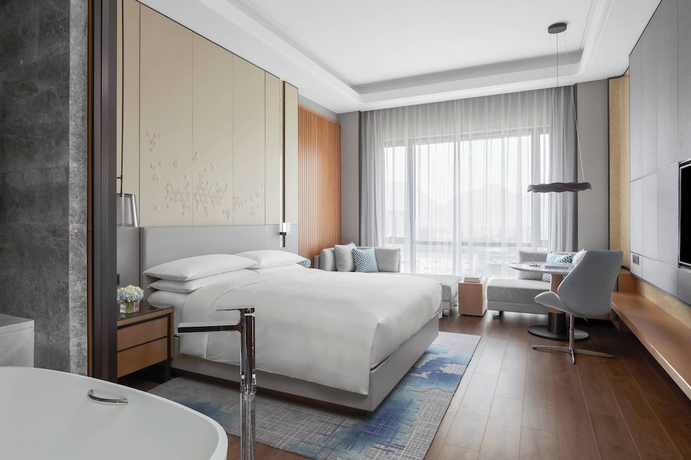 Club Room, 1 Queen Bed photo 1
