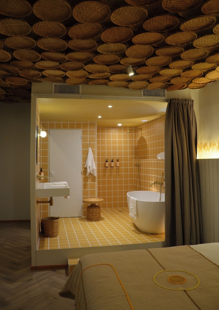 Deluxe Room, Balcony, City View