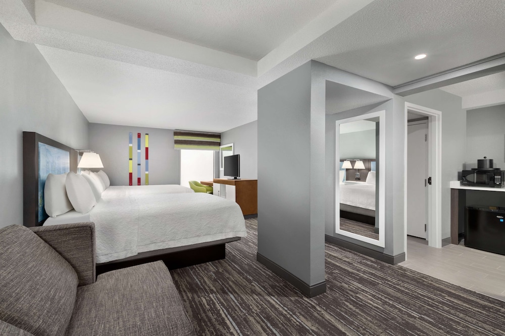 Suite, 2 Queen Beds, Non Smoking - Photo 3