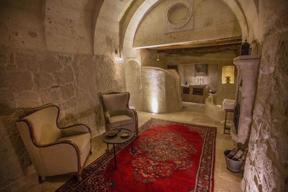 Deluxe Suite - Photo 1