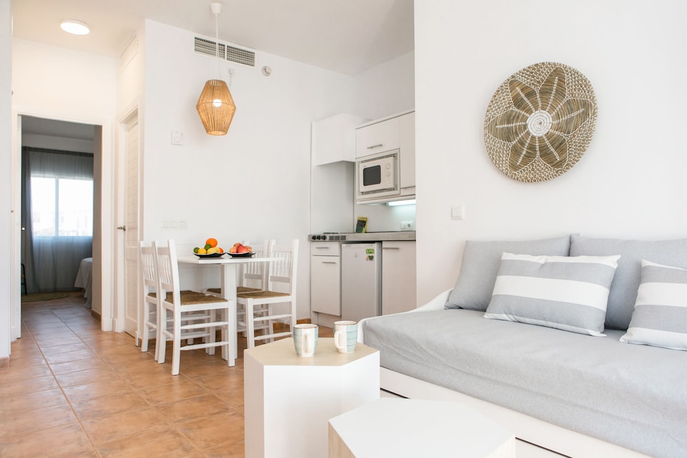Standard Room, 1 Bedroom (3 adults and 1 child)