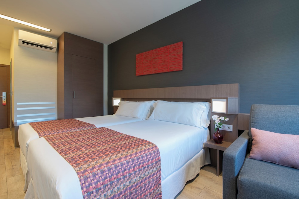 Triple Room, City View photo 3