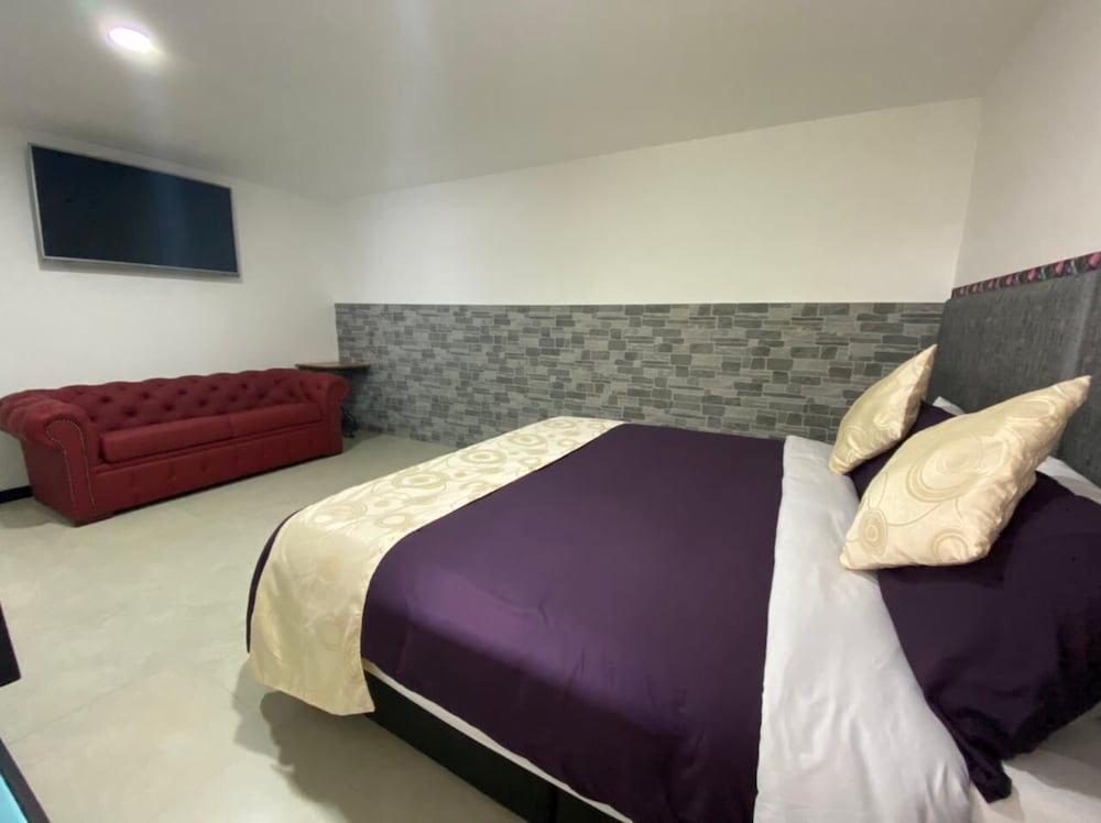 Elite Room, 1 King Bed photo 3