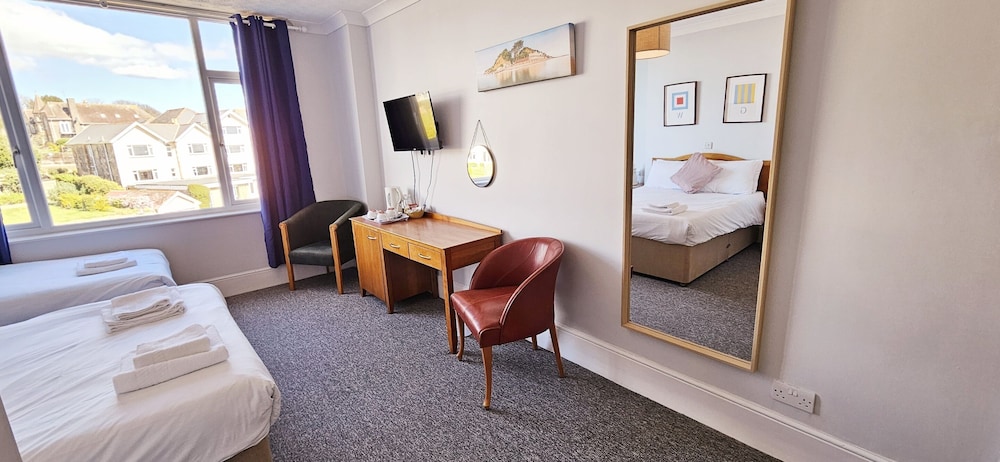 Family Triple Room, Ensuite, Sea View photo 3