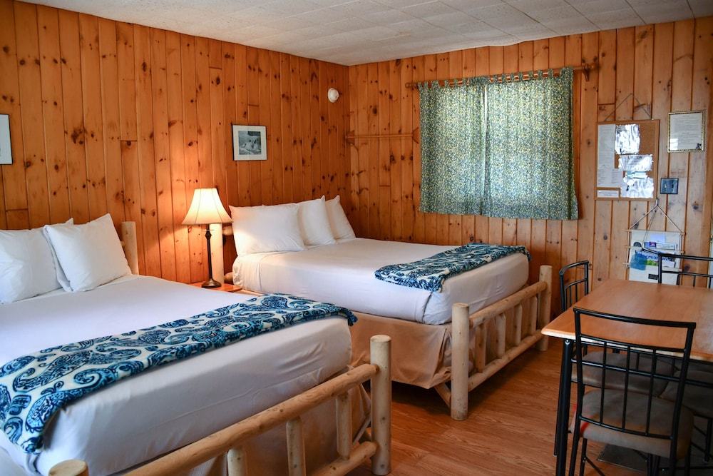 Traditional Room, 2 Double Beds, Kitchenette, Lake View (Motel Unit 2 Bed Pet Friendly) photo 1