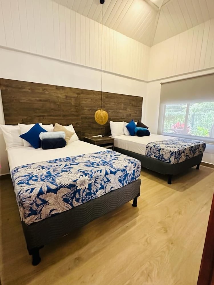 Standard Quadruple Room, 2 Double Beds, Non Smoking photo 2