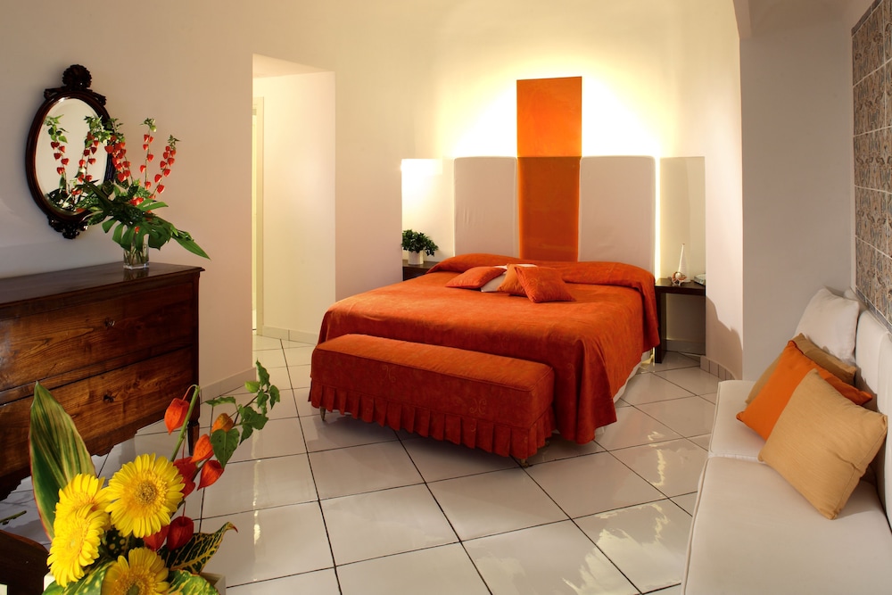 Executive Room (Partial View) - Photo 3