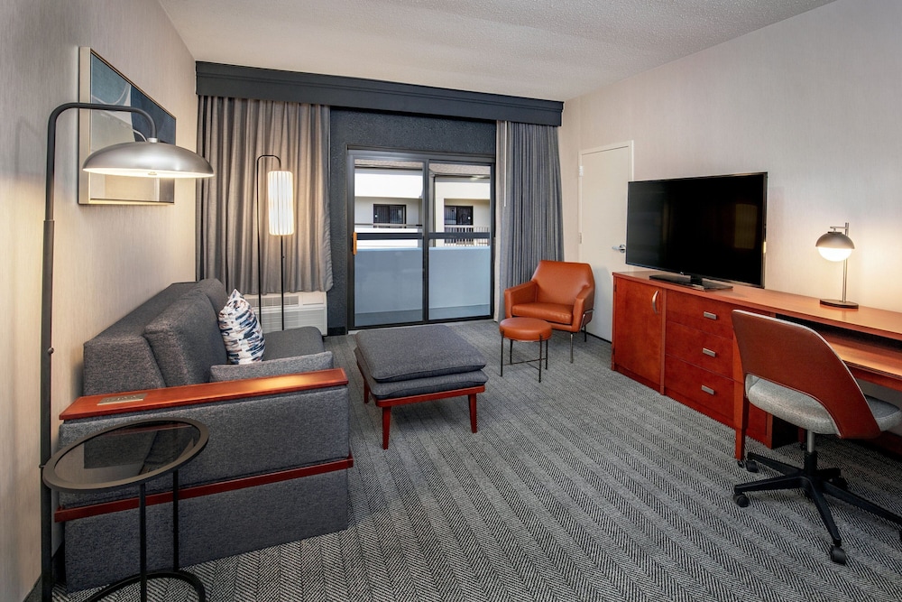 Suite, 1 Bedroom - Photo 10