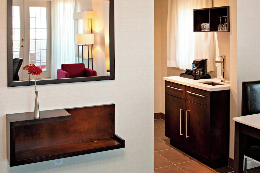 Suite, 1 Bedroom, City View - Photo 4