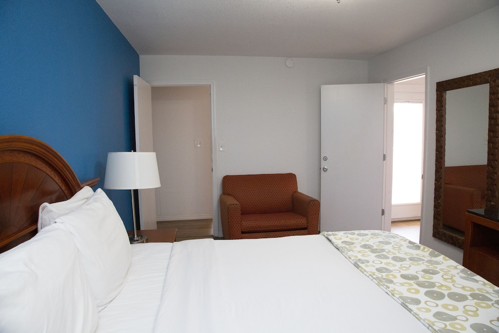 2 Beds With Balcony - Photo 13