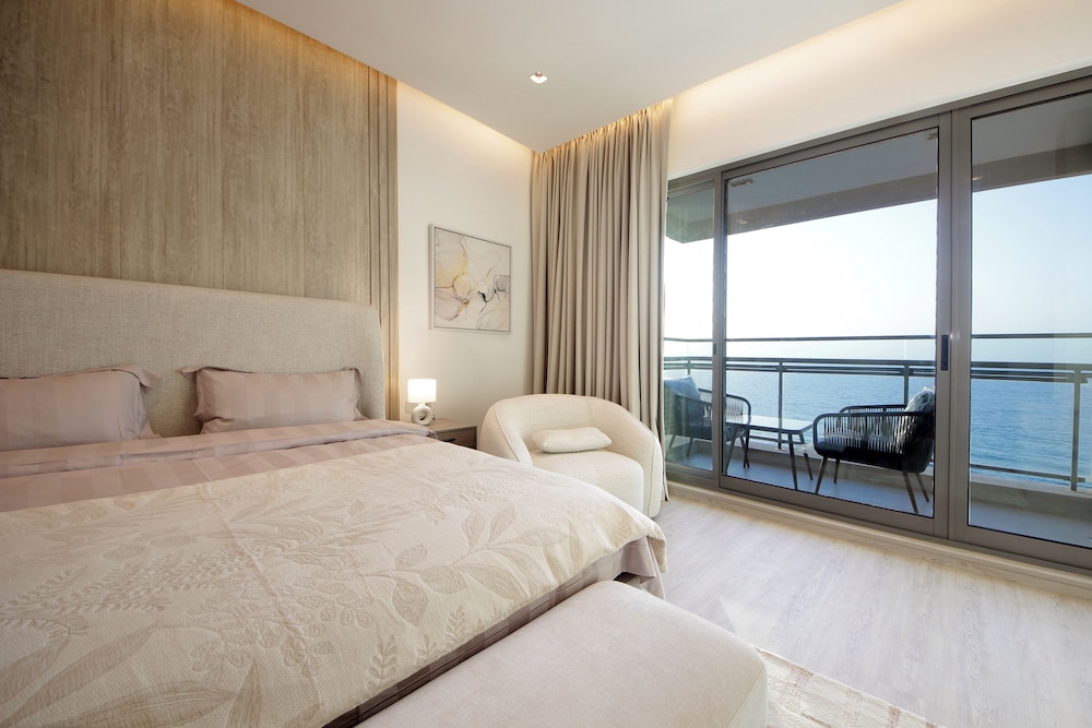 Luxury Apartment, 3 Bedrooms, Beach View, Beachfront photo 1