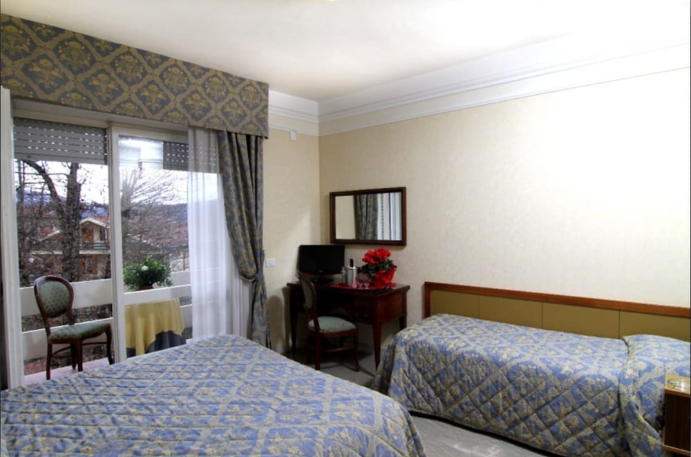 Standard Triple Room, Balcony photo 2