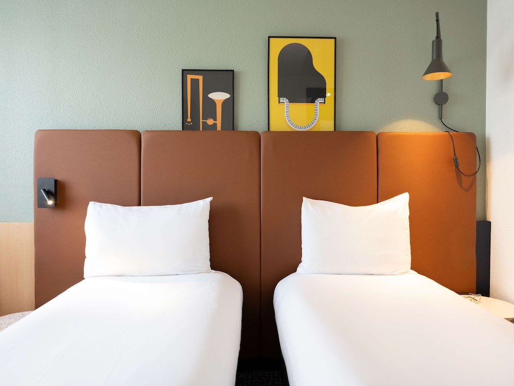 Standard Room, 2 Twin Beds thumbnail 6