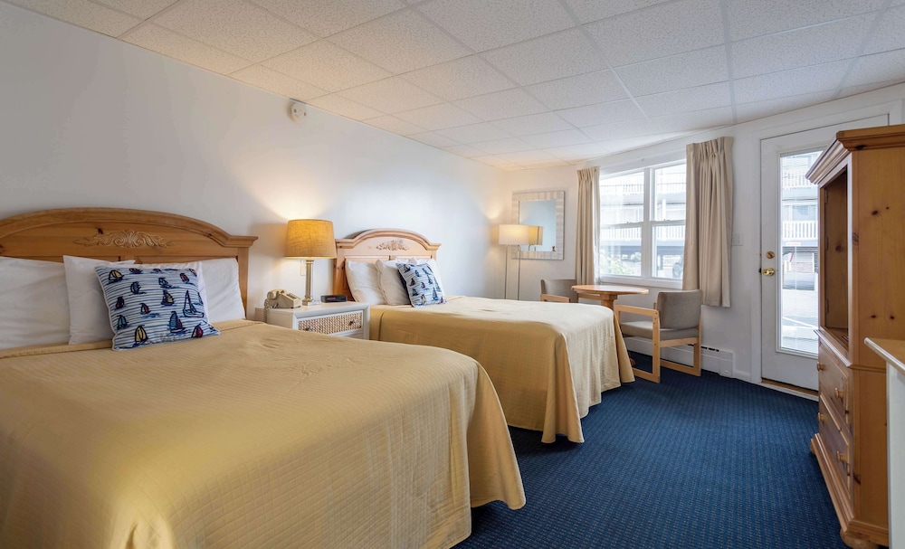 Deluxe Room Two Doubles photo 1