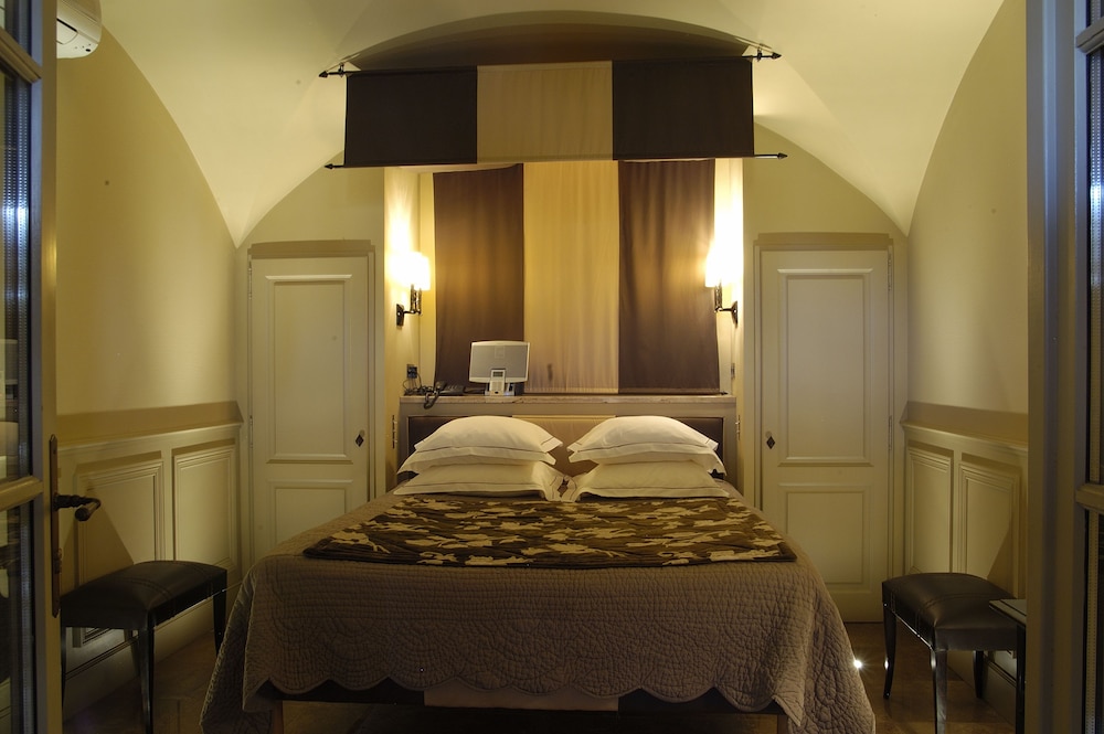 Deluxe Double Room (occ max 2) photo 3