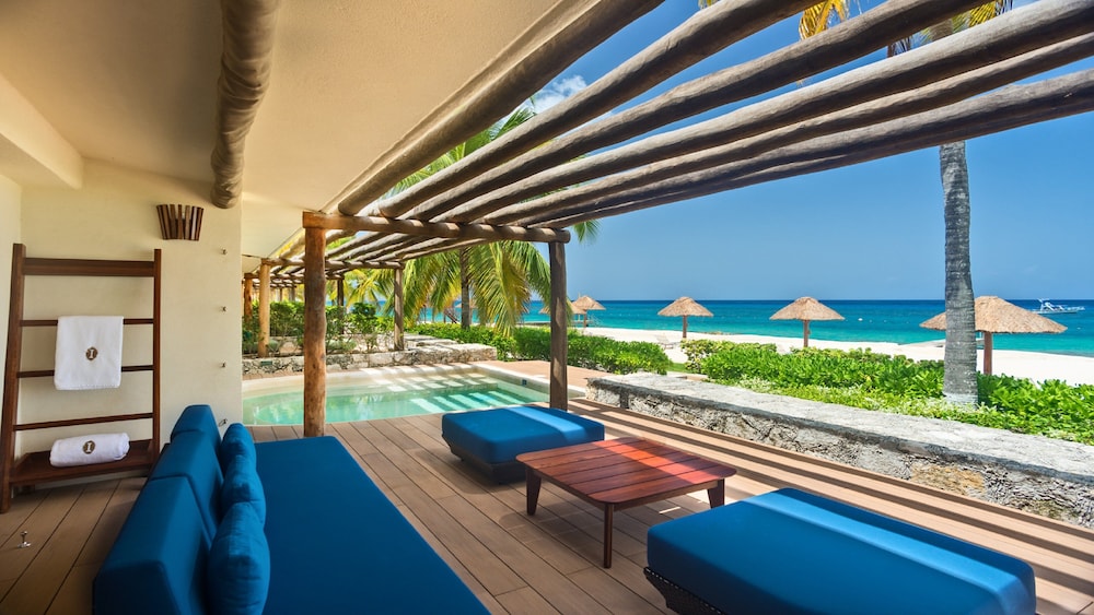 Suite, 1 King Bed (reef, Beach Access)