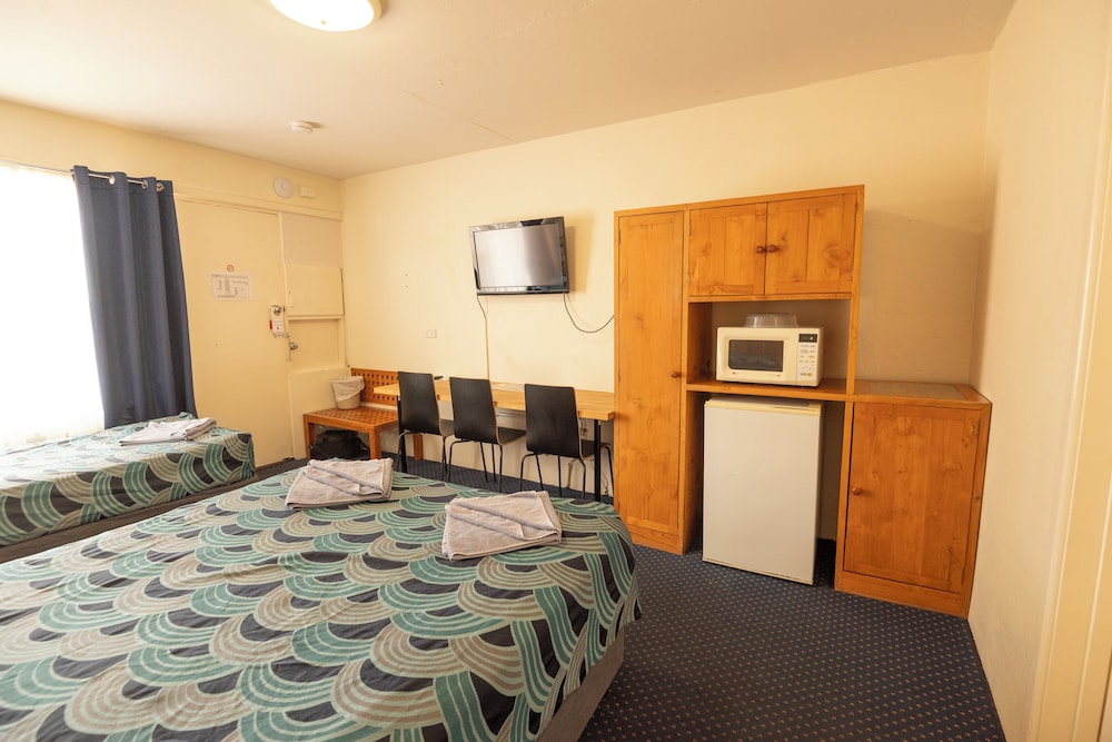 Motel Room - Double and One Single photo 3