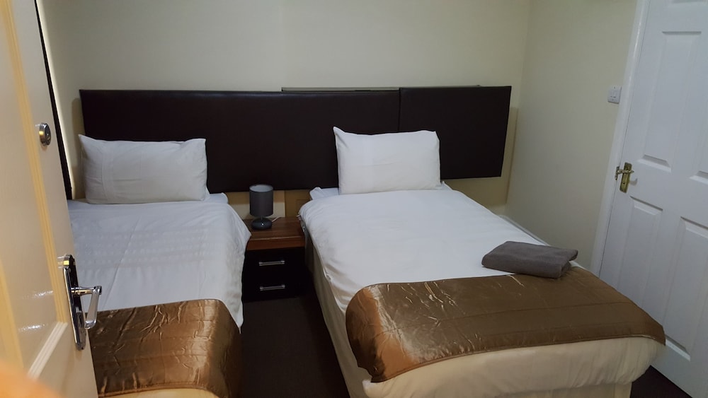 Twin Room, Ensuite photo 3