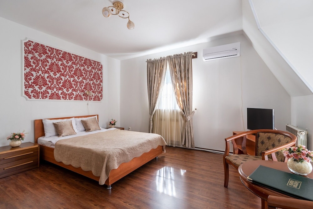 Single Room, Private Bathroom ( Not in the room)