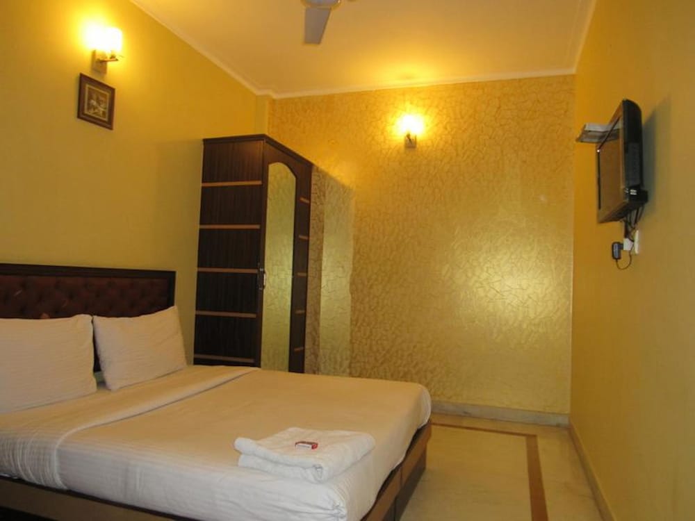 Standard Double Room, 1 King Bed, Non Smoking, Private Bathroom