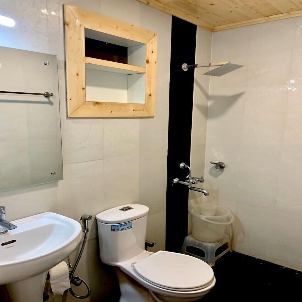 Luxury Double Room, 1 King Bed, Mountain View photo 2
