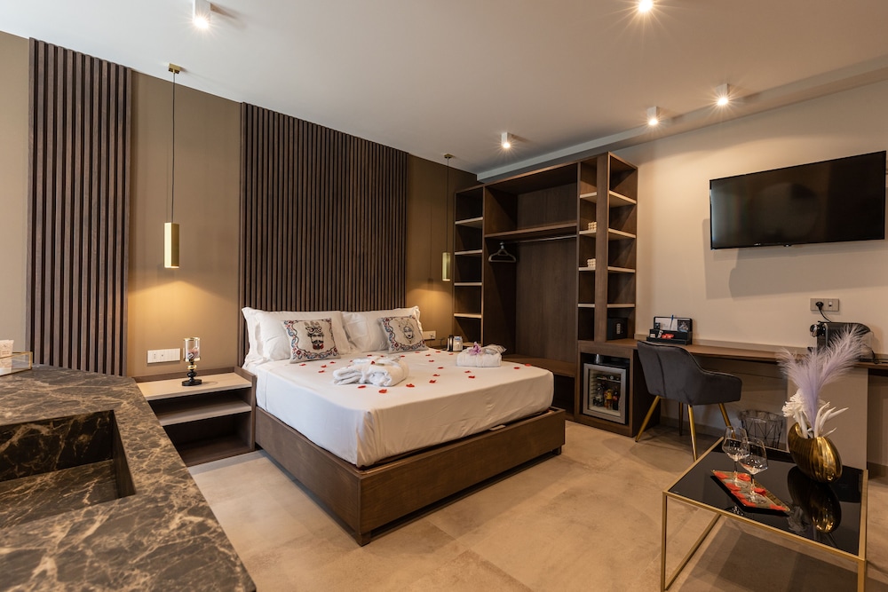 Luxury Studio Suite photo 2