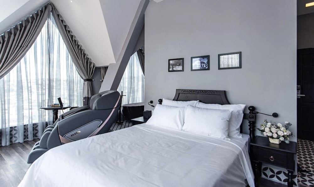 Junior Studio Suite, 1 Queen Bed, Bathtub