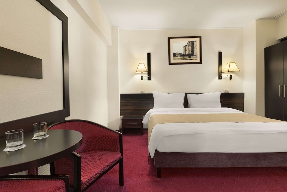 Junior Suite, 1 Queen Bed photo 1