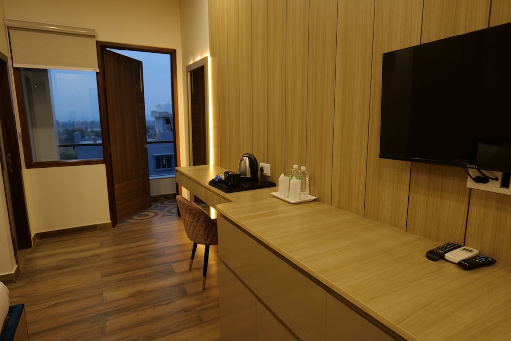 Super Deluxe Room with Balcony photo 3
