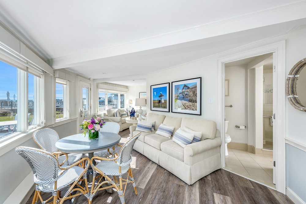 Suite, 1 Bedroom, Garden View