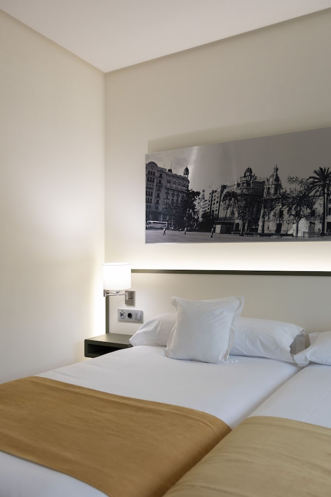 Standard Double or Twin Room (2 Adults + 1 Child) photo 3