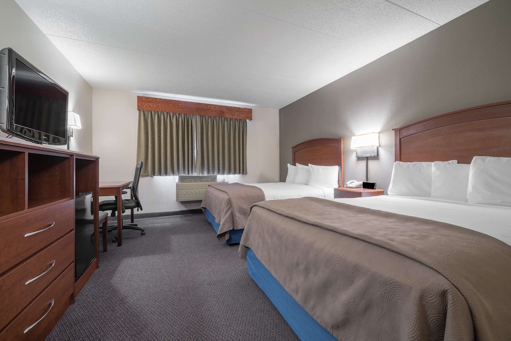 Room, 2 Queen Beds, Non Smoking (First Floor)