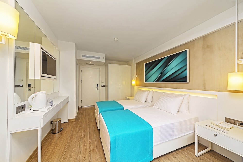 Standard Double or Twin Room, Sea View photo 2
