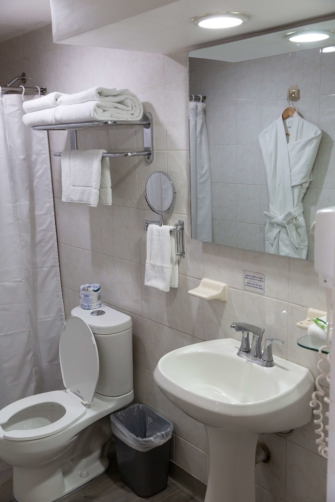 Standard Room, 2 Twin Beds, Non Smoking - Photo 8