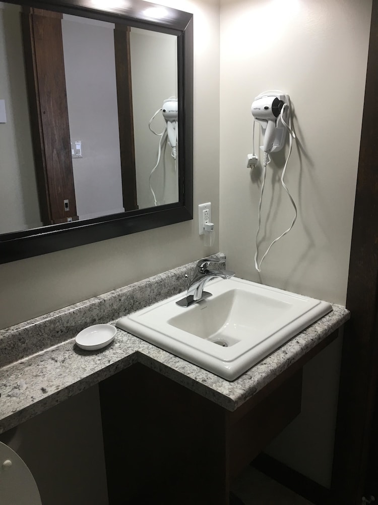 Traditional Room, 1 Queen Bed, Private Bathroom (Fin) photo 2