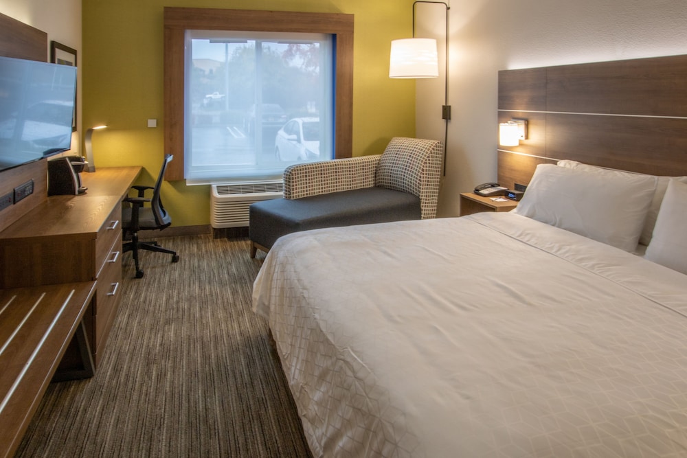 Standard Room, 1 King Bed (Walk In Shower) - Photo 19
