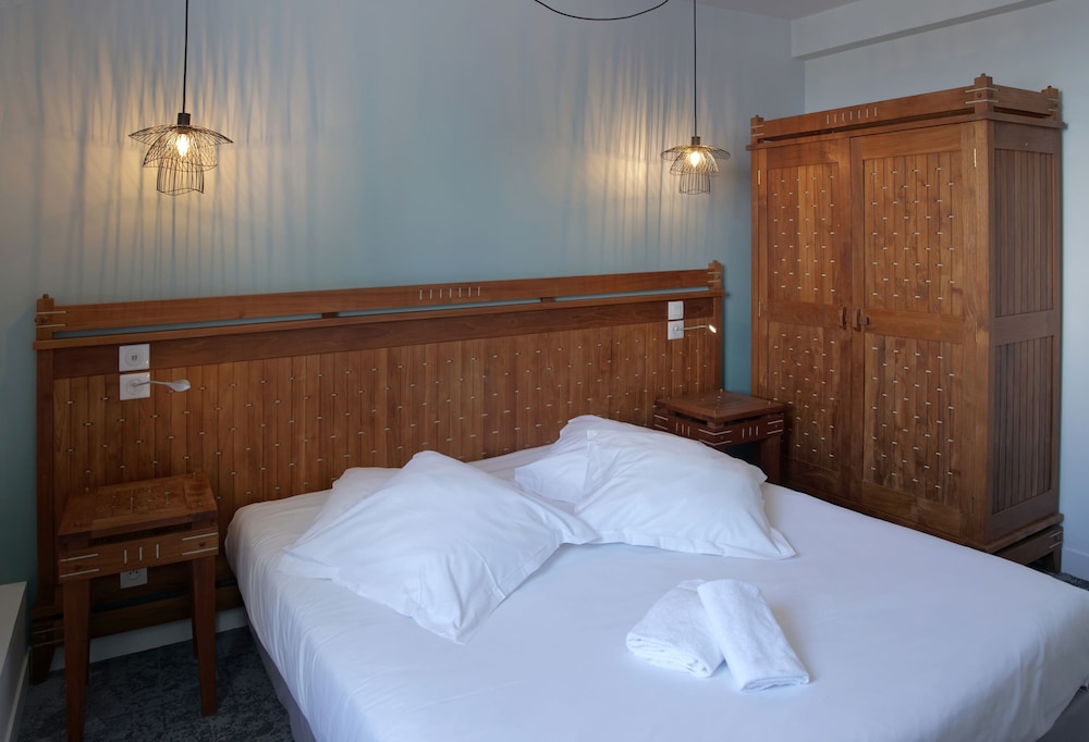 Double Room, 1 Queen Bed, Sea View photo 3