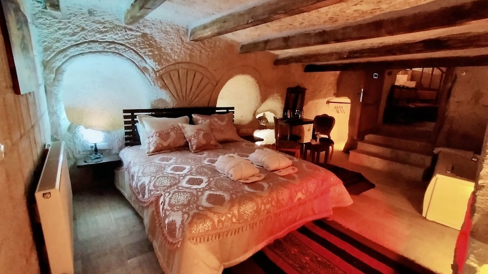 Deluxe Room - Photo 1