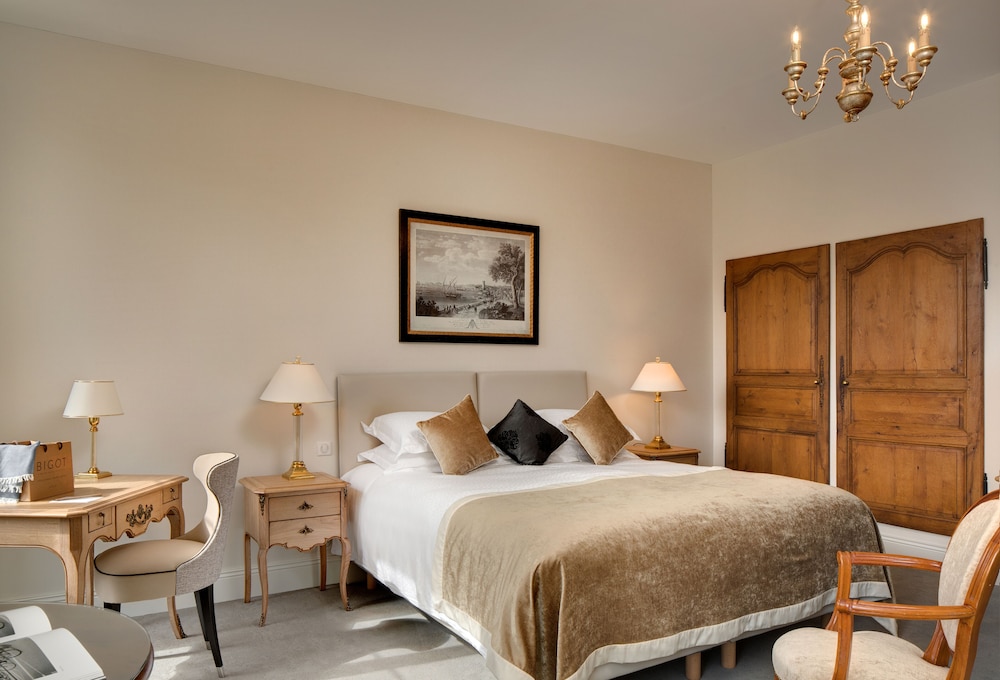 Junior Suite (Manoir 1st French Floor) Junior Suite (Manoir 1st French Floor)