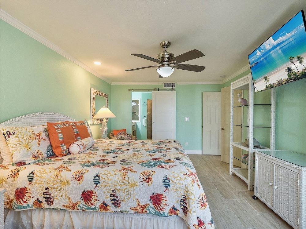 Condo (Pointe Santo E6)