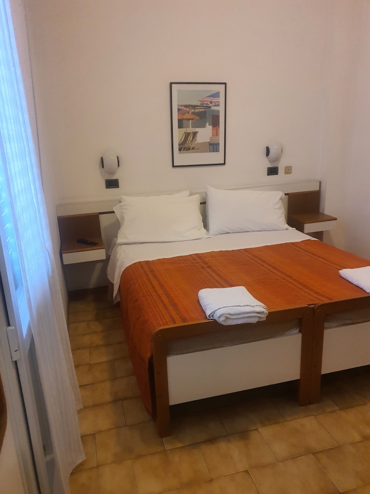 Classic Double or Twin Room photo 1