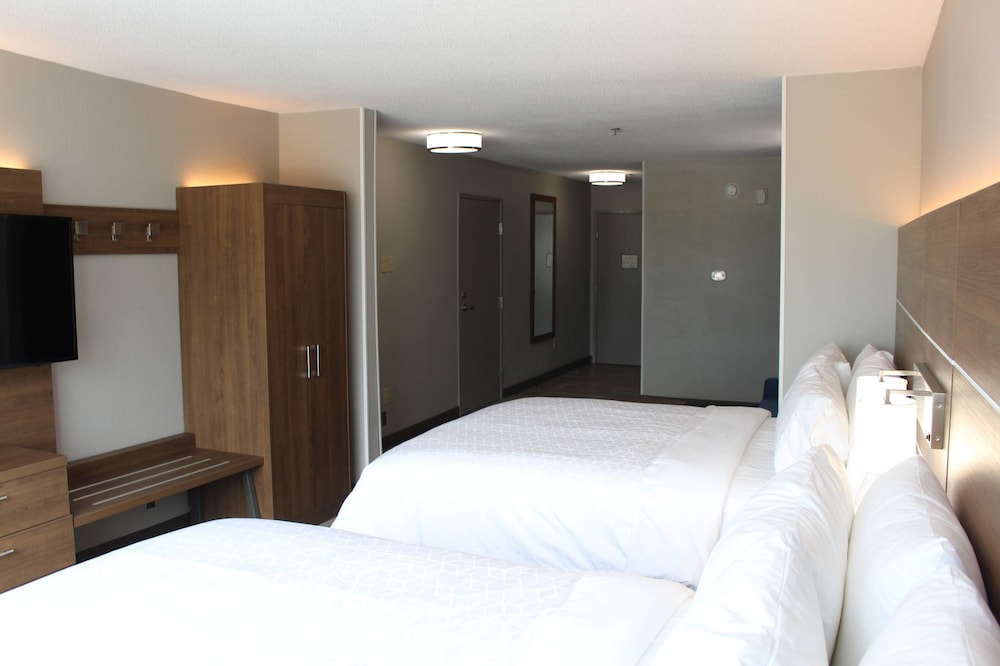 Standard Room, 2 Queen Beds - Photo 4