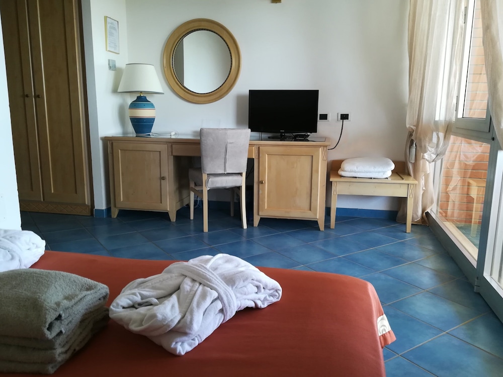 Double Room, Sea View - Photo 3