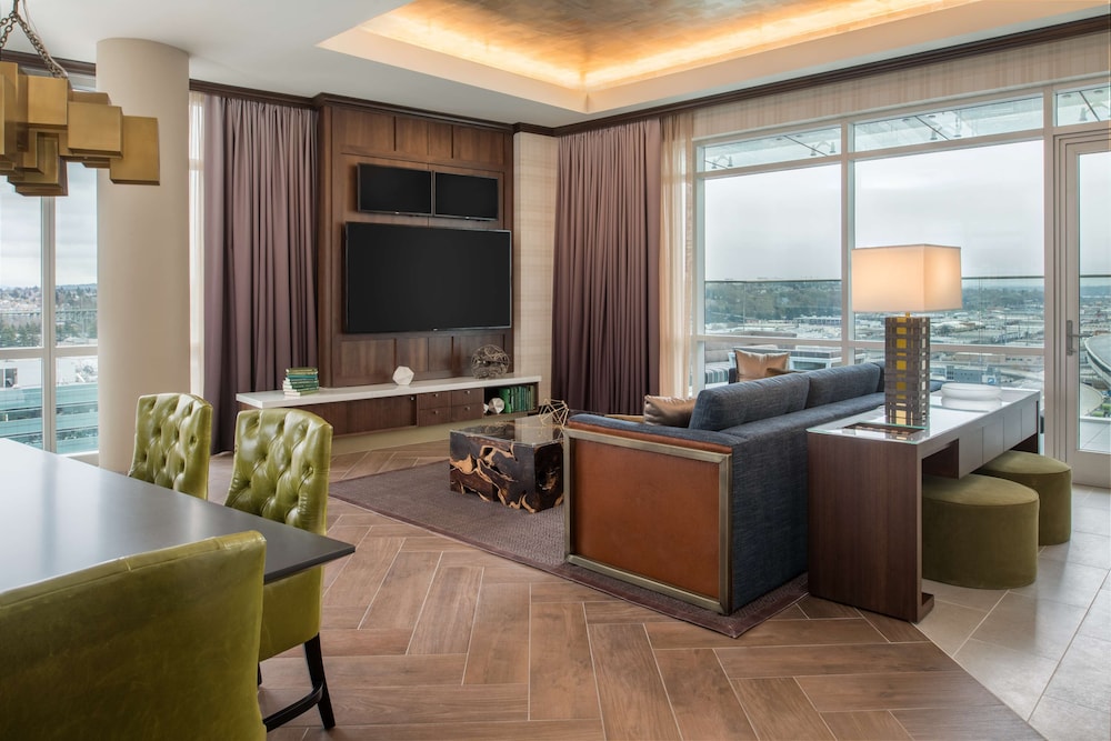 Presidential Penthouse, 2 Bedrooms (1 King Bed and 1 Queen Bed) thumbnail 5