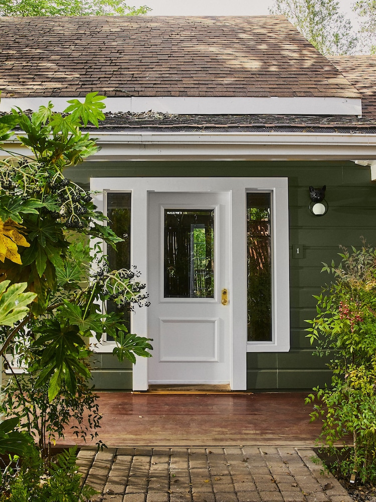 Bungalow (Suite) photo 2