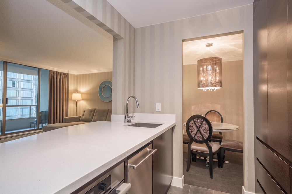 Two Bedroom Sutton Suite, 1 King, 1 Queen, Sofa Bed - Photo 7