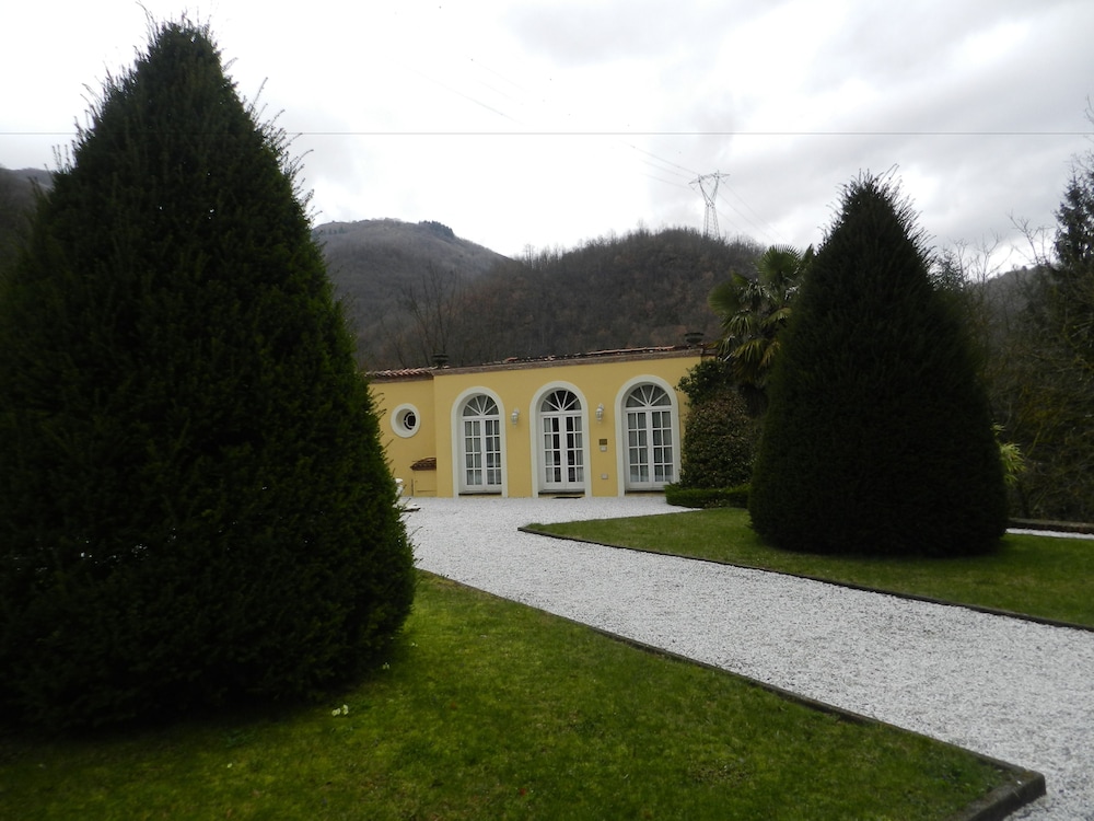 Royal Double Room, 1 Bedroom, Pool View, Garden Area photo 2