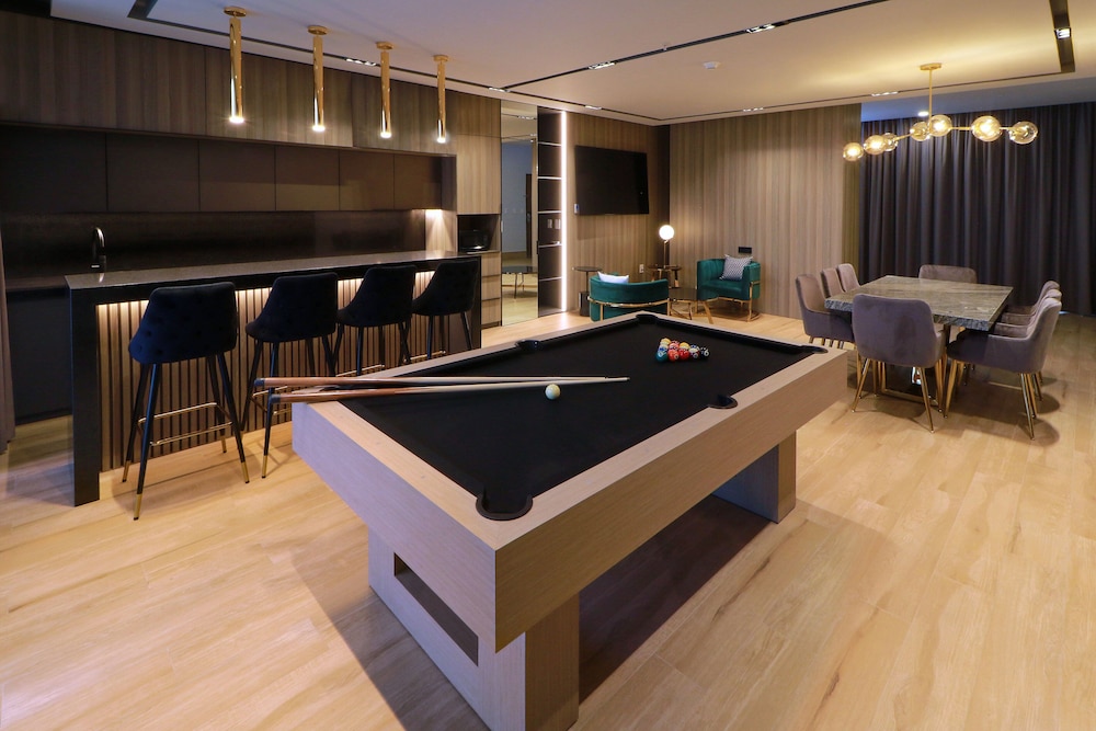 Suite, 1 Bedroom (Living Dining Meeting) - Photo 4