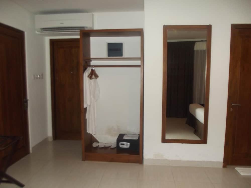 Villa (with Free Return Airport Transfer) photo 2